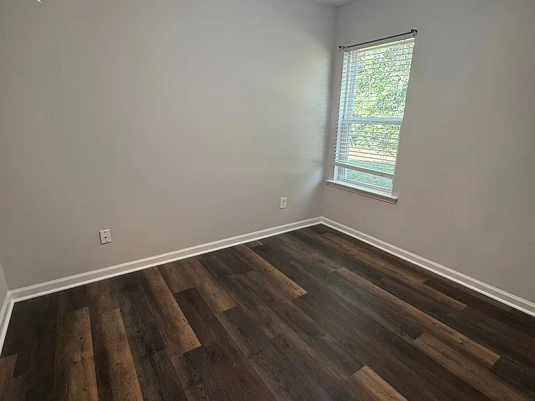 1617 Friendly Rd — Photo 15