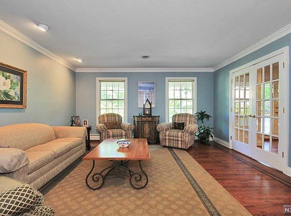 5th image of 386 Lavelle Ct
