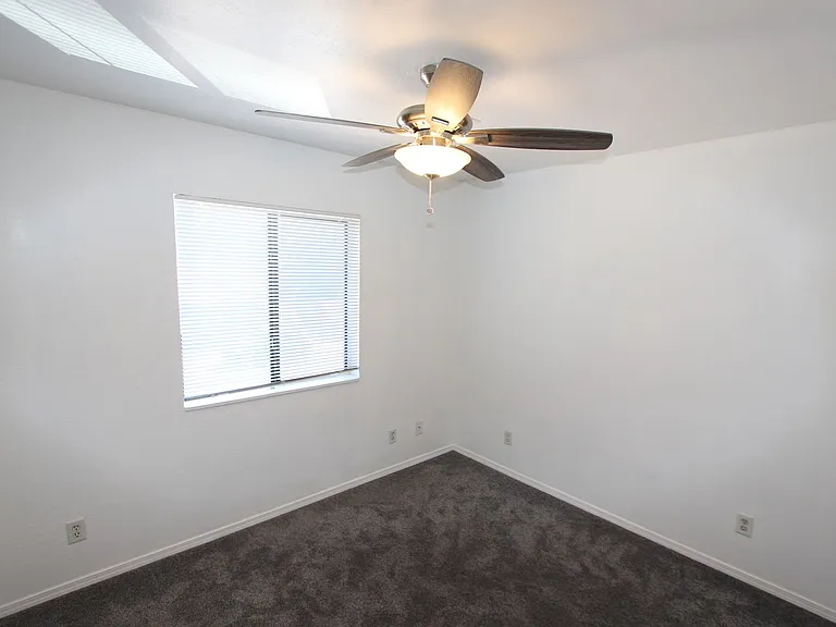 1909 E Maple Ave — Photo 17