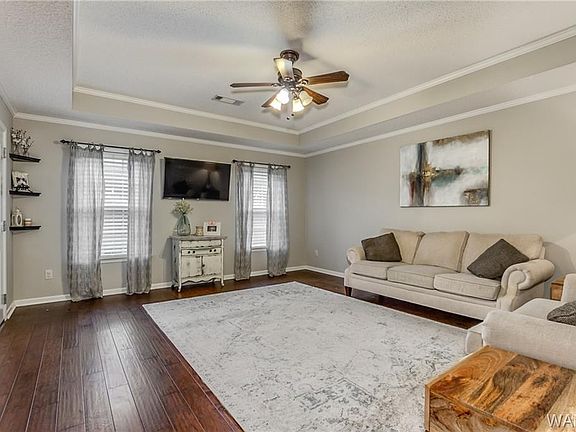 4th image of 4562 2nd Ave E