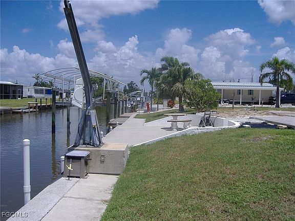 2nd image of 4932 Gulfgate Ln