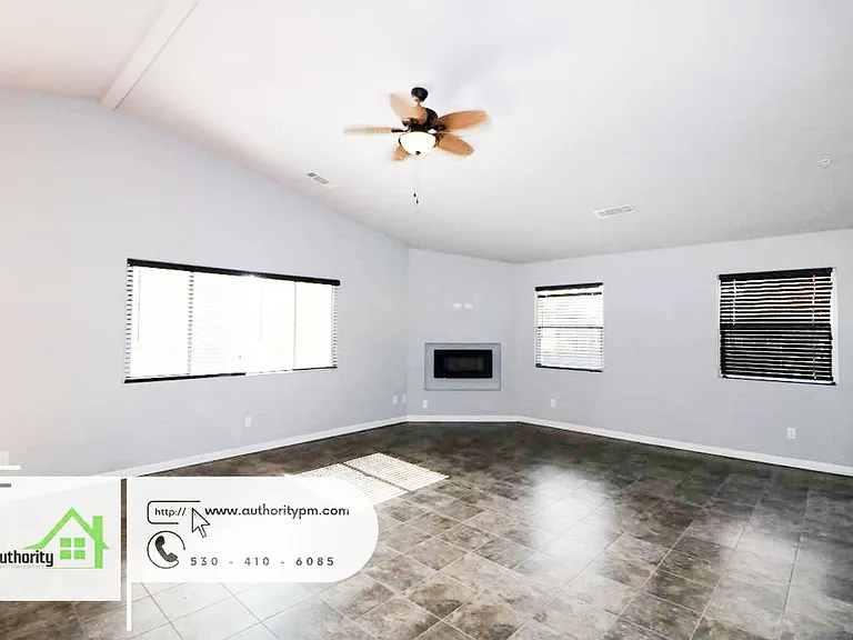 1417 Montana Ave — Photo 7