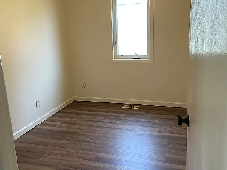 N Addison St — Photo 10