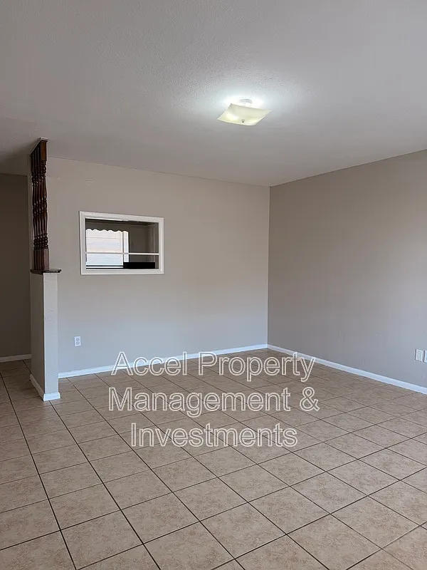 2 bed, 1.0 bath, 868 sqft, $575 — Photo 2