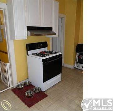 5th image of 542 W Grand Blvd