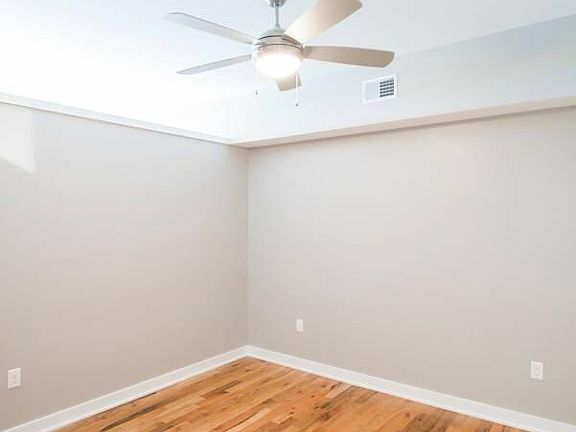5th image of 2534 S Kinnickinnic Ave #208