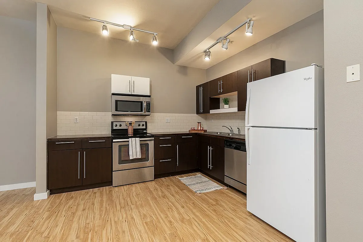 Six23 - 1 bedroom, Kitchen (2) - Six23 Condos