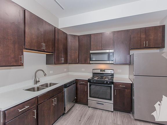 3rd image of 4834 S King Dr APT 1S