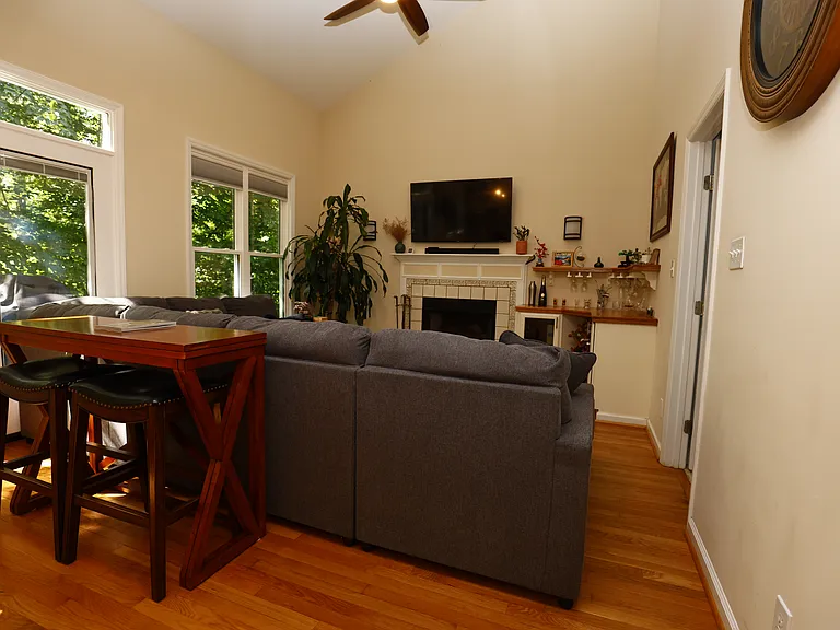 1539 Pathway Dr — Photo 7