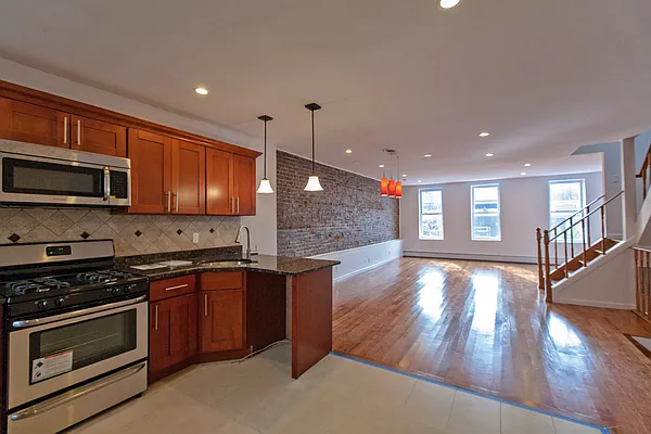 Rented by Compass | media 9