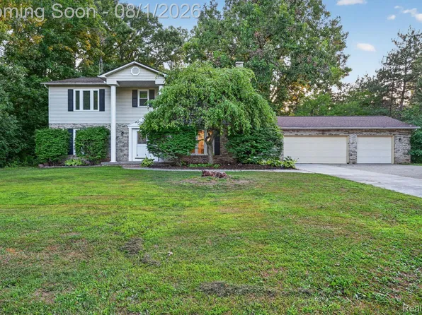 1141 Springborrow Dr, Flint, MI 48532