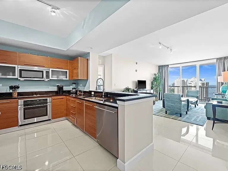 3000 Oasis Grand Blvd #2402 — Photo 5