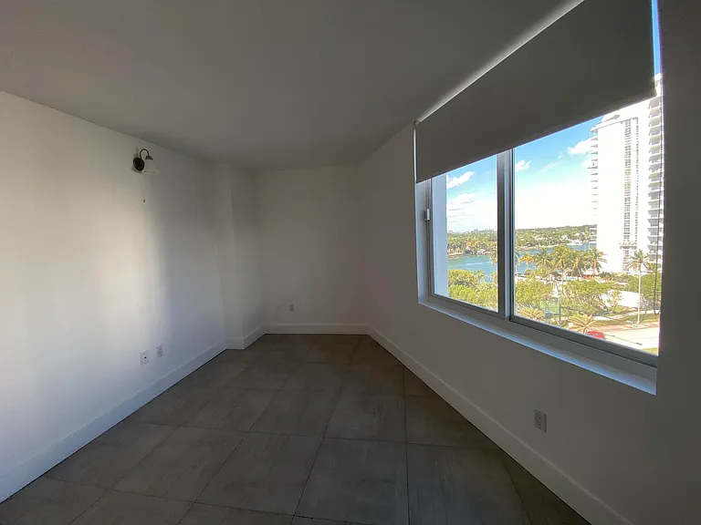 5401 Collins Ave #620 — Photo 19