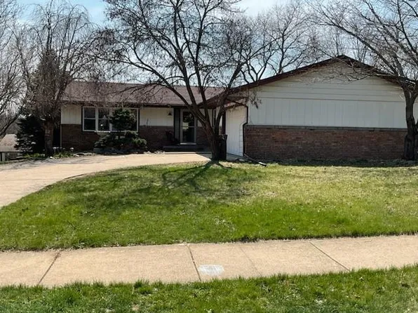 5775 Alma Dr, Rockford, IL 61108