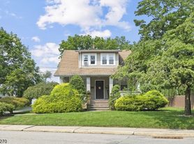 124 Weinmanns Blvd, Wayne, NJ