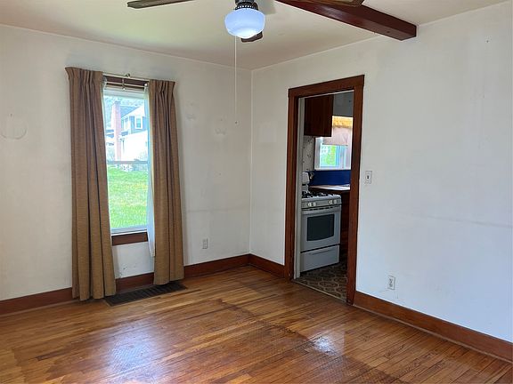 5th image of 492 Riverside Dr