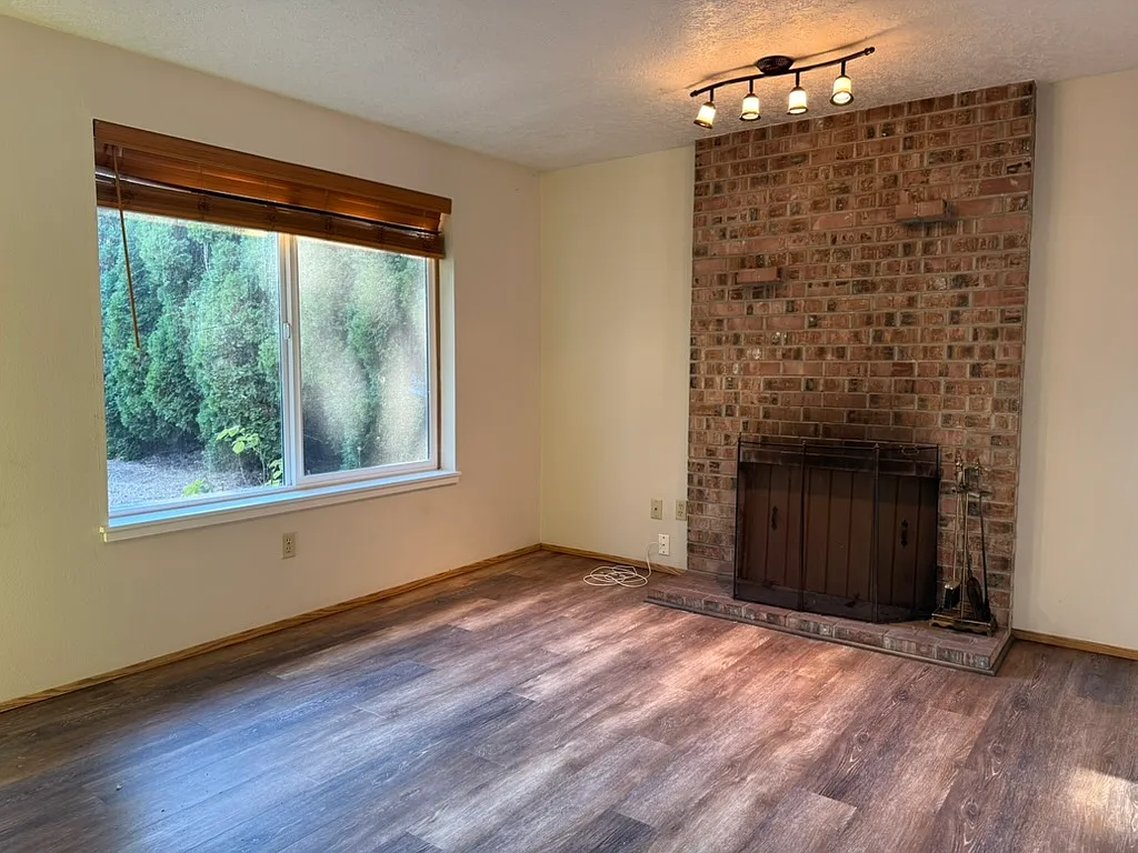 2 bed, 1.5 bath, 1050 sqft, $2,600 — Photo 3