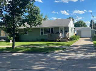 2225 10th Ave N, Grand Forks, ND 58203