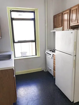 Rented by Realty 2000 Corp | media 7