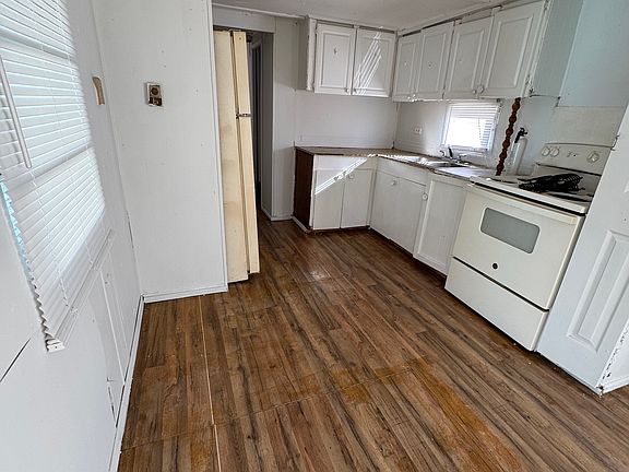 3rd image of 2321 Yeats St