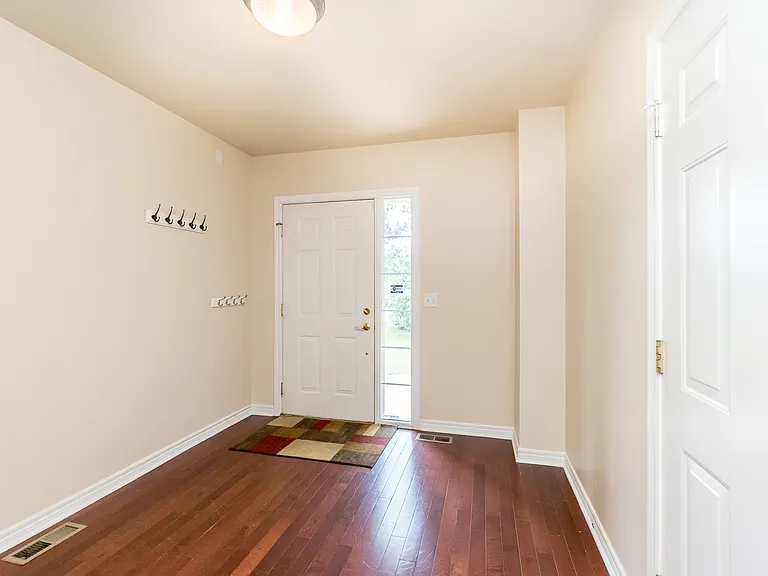 3334 Endsleigh Ln — Photo 5