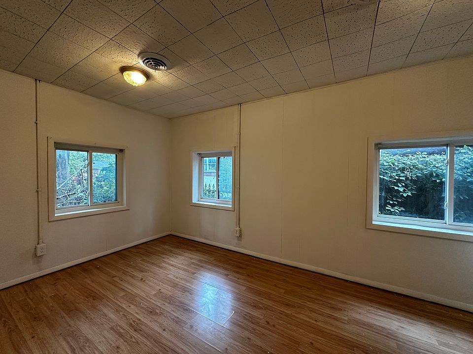 10th image of 1102 N McKinley Ave