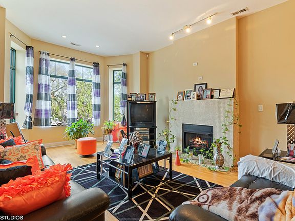 2nd image of 3037 W Jackson Blvd #2