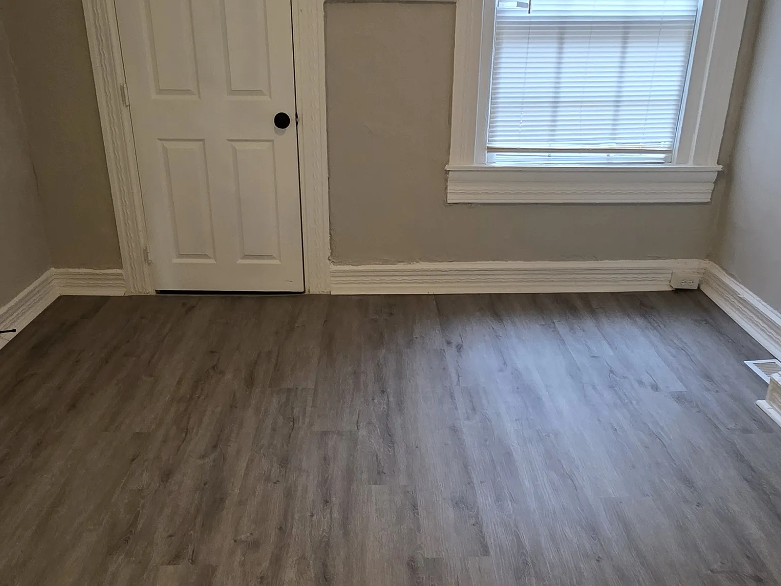 3 bed, $1,400 — Photo 2