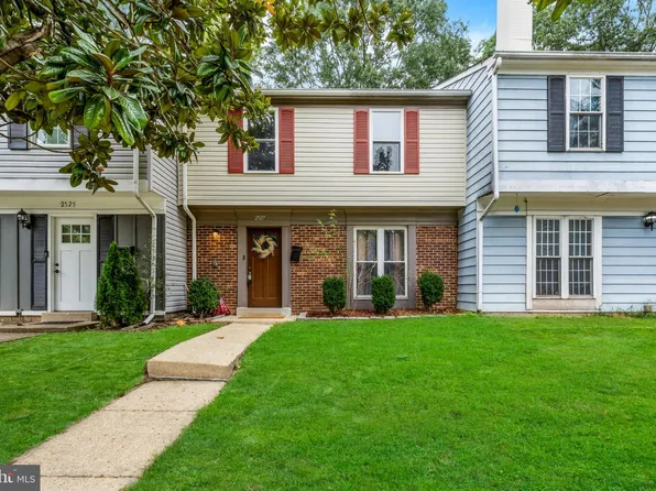 2527 Robinson Pl, Waldorf, MD 20602