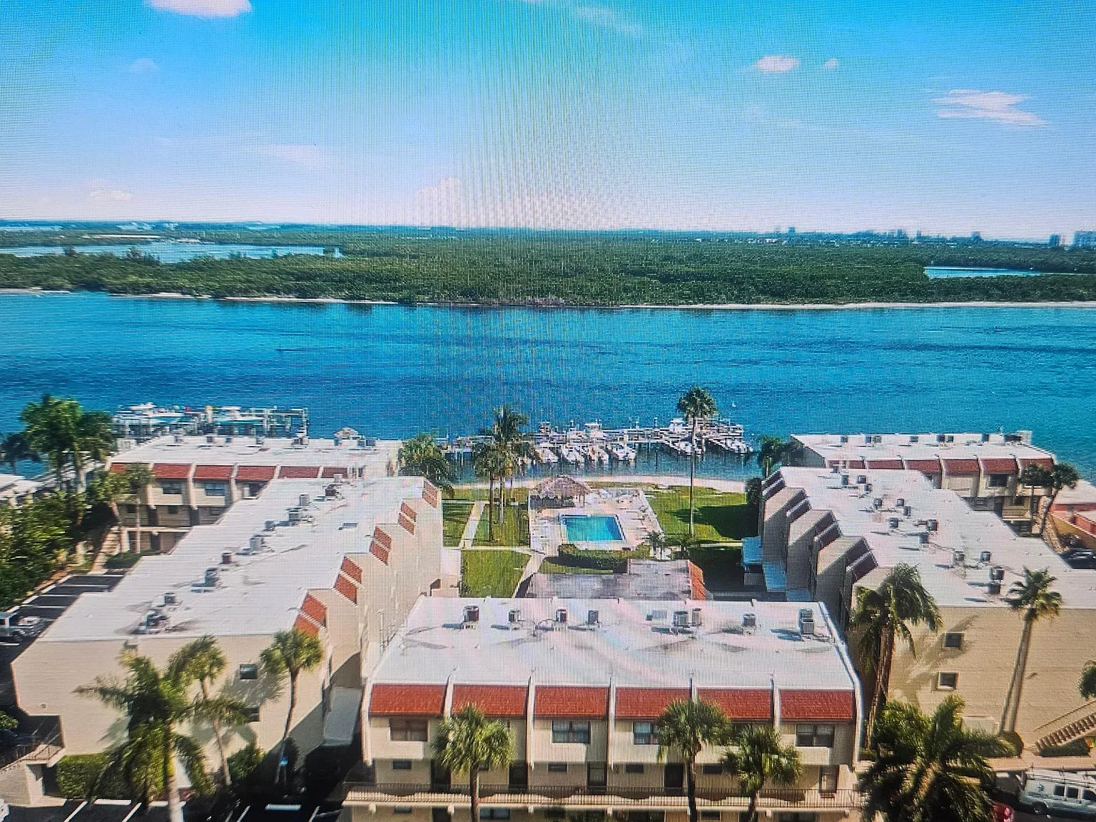 2 bed, 1014 sqft, $1,900 — Photo 1