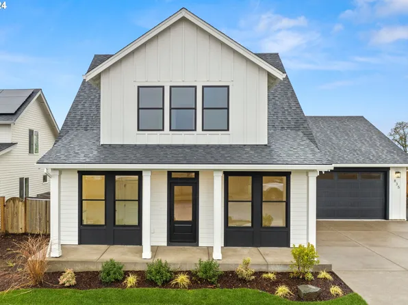835 Reagan St, Mount Angel, OR 97362