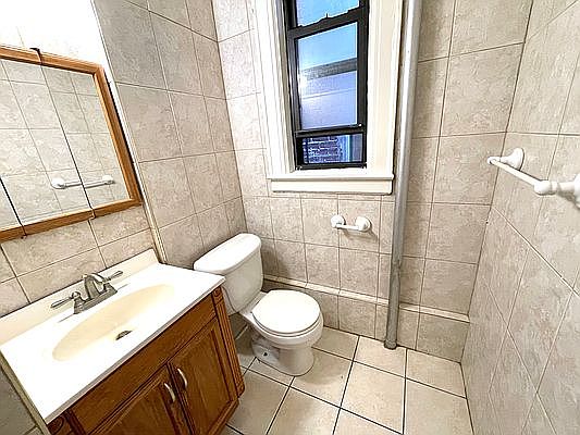 4th image of 2926 Newtown Ave APT 2