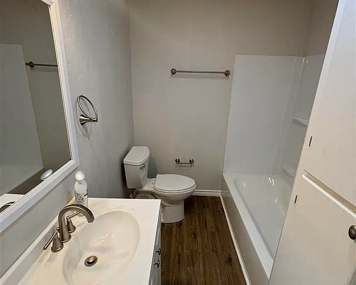 1639 Best Blvd — Photo 6