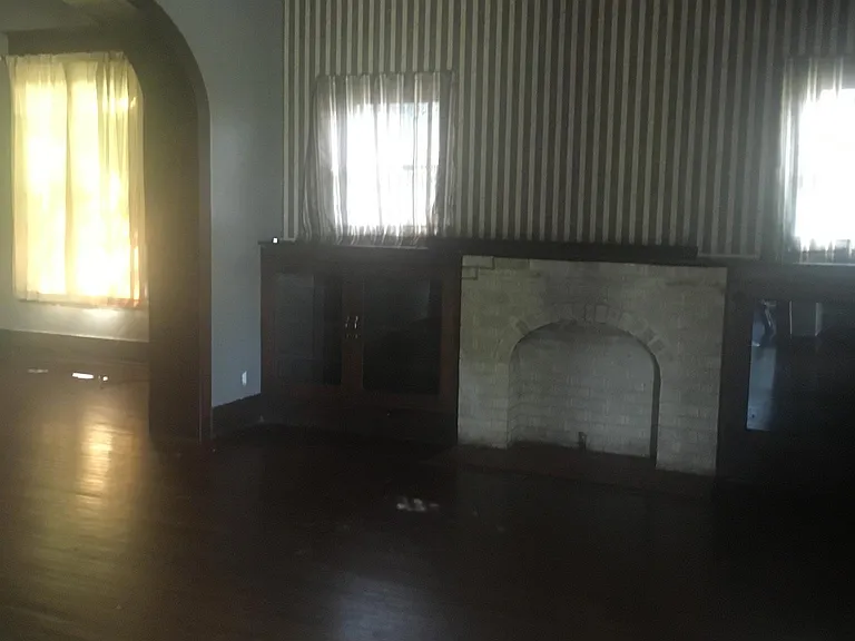 1008 E Austin St — Photo 11