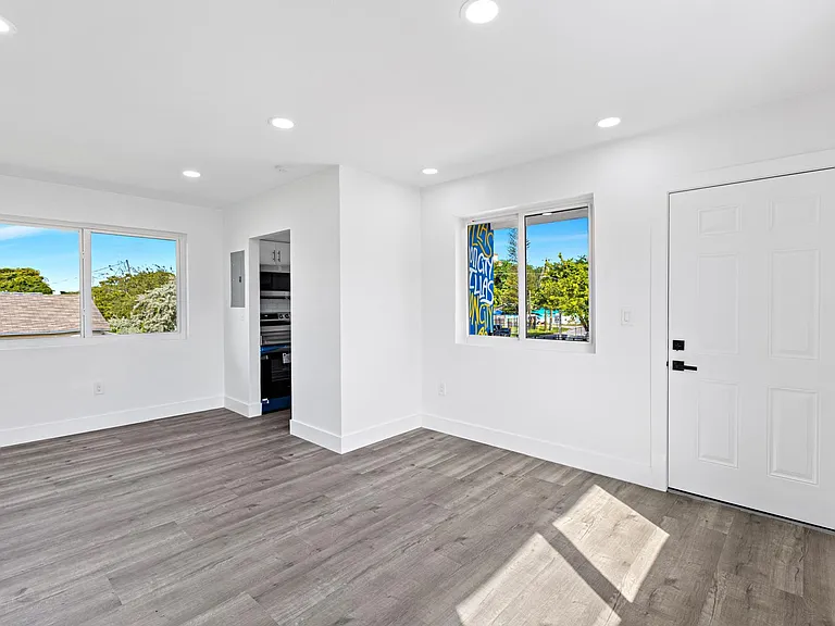 7600 N Miami Ave — Photo 33