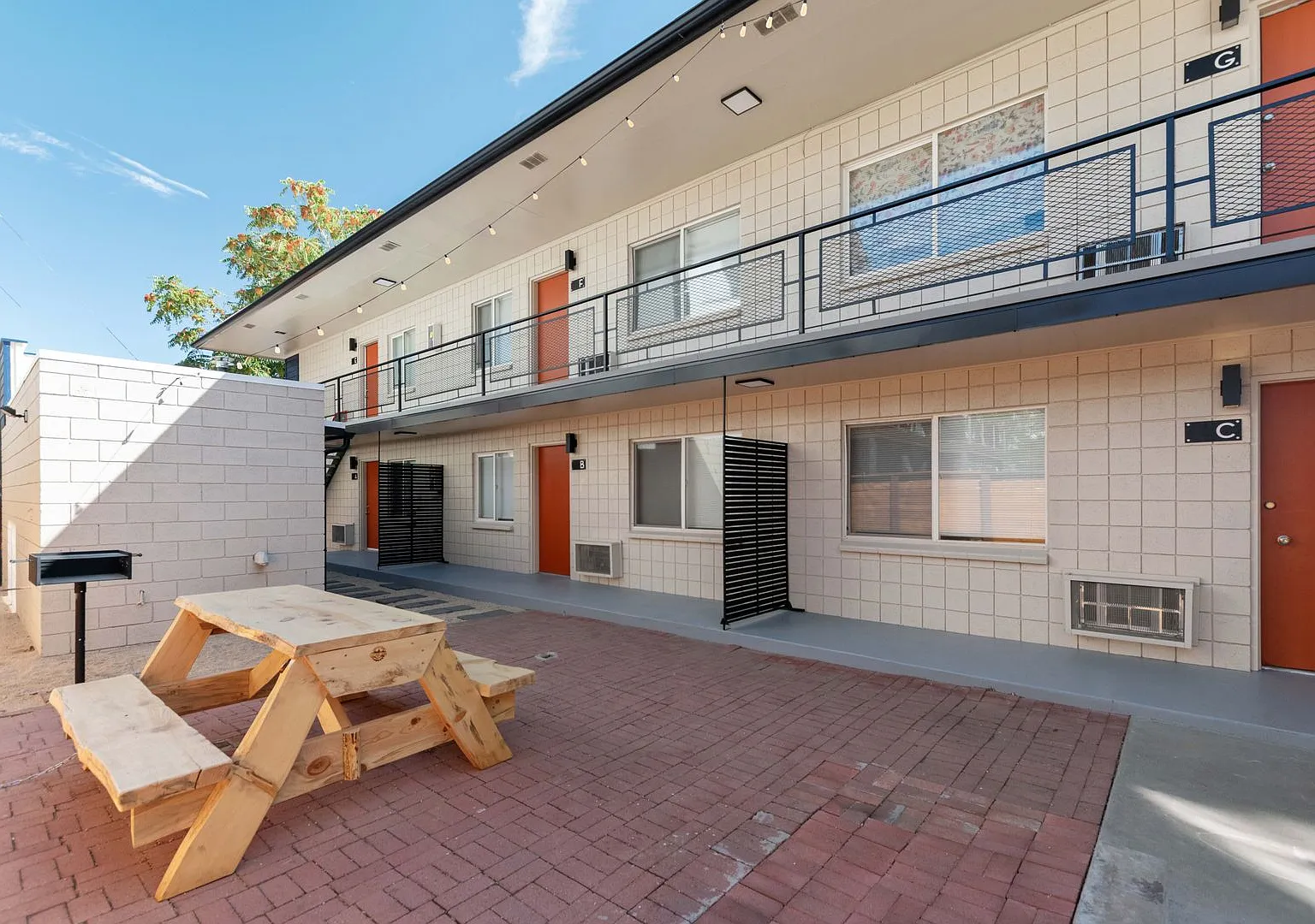 228 Stewart — Photo 2