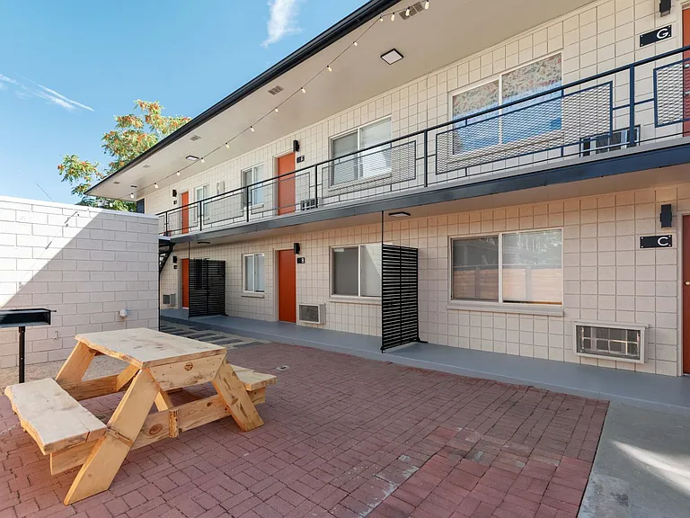 228 Stewart — Photo 2