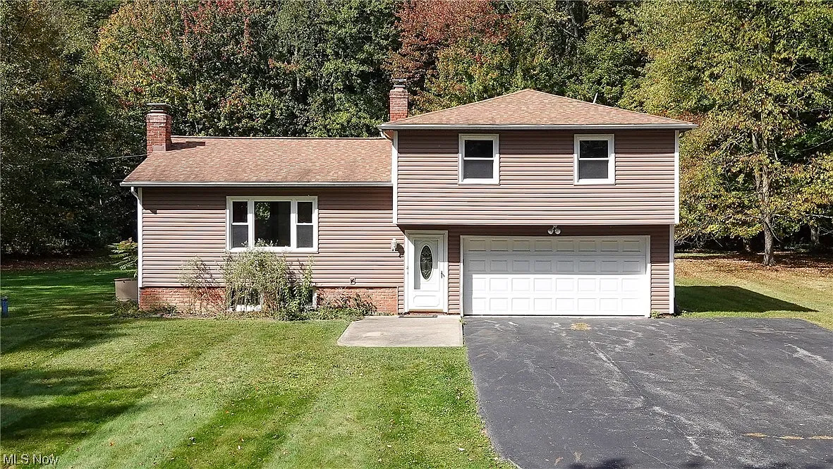 4293 Wayne Rd photo 1