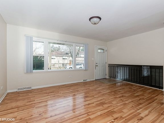 2nd image of 17209 Hawthorne Dr