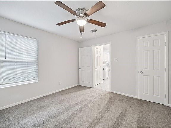 5th image of 820 Texas St