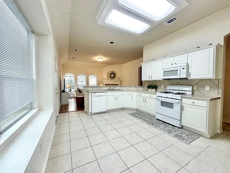 4903 Falls Cir — Photo 9