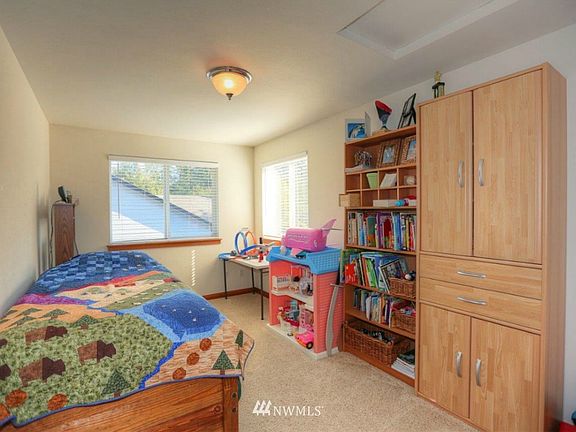 3rd image of 939 Doubleview Drive