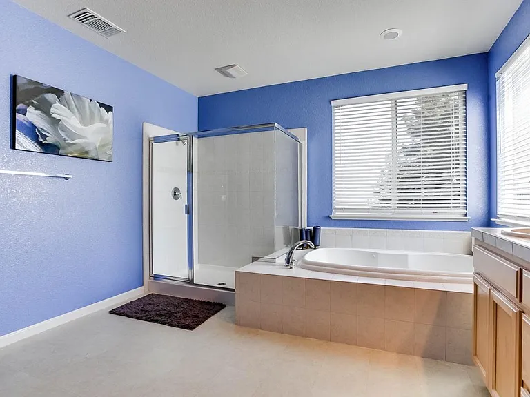 walls repainted neutral off white. see pictures