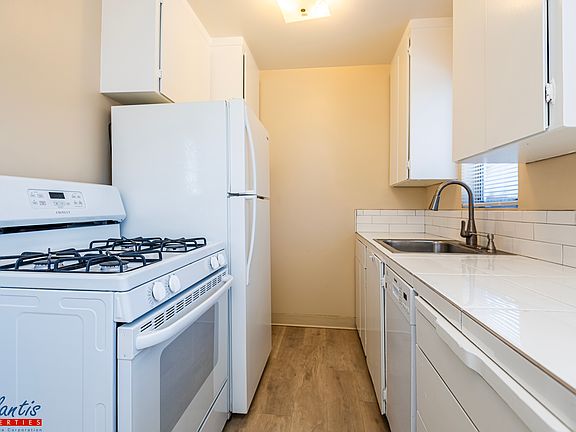 3rd image of 411 Clifton Ave APT 3