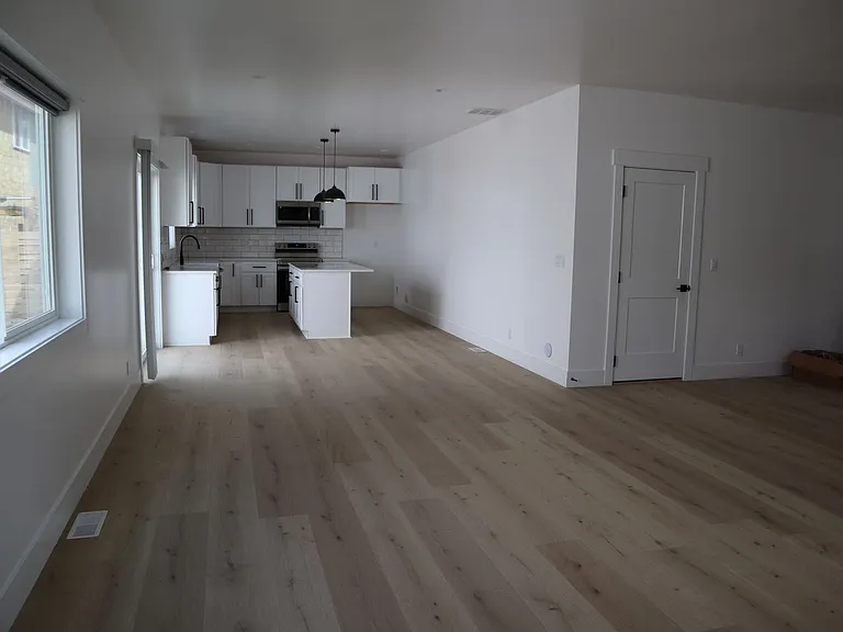 1205 E Adeline Ave — Photo 2