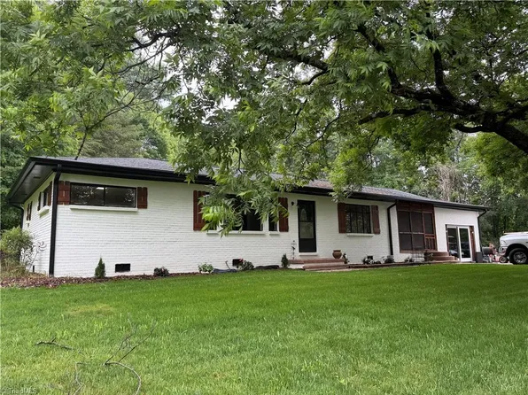 2197 Blackberry Rd, Thomasville, NC 27360