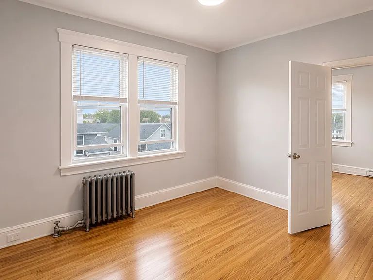 32 Edwin St #2 — Photo 5