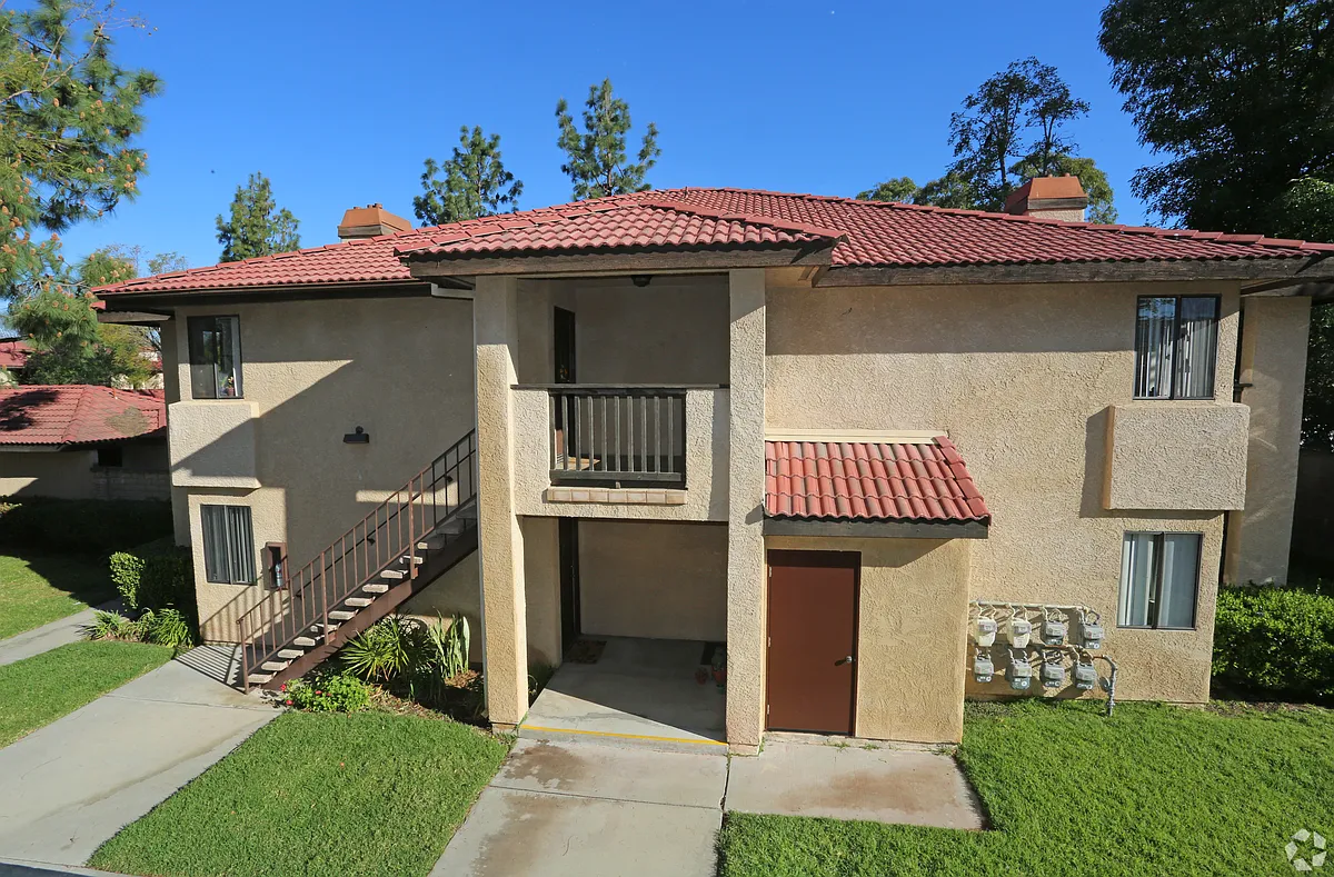 Building Photo - Baywood Apartment Homes