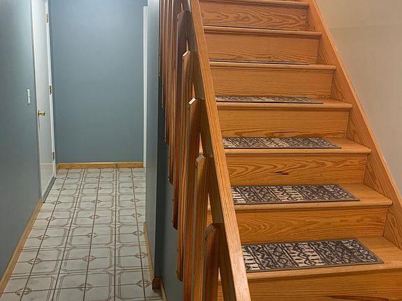 2nd image of 8 Colonial St APT 5