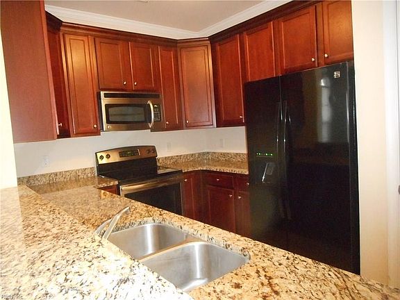4th image of 589 Old Colonial Way